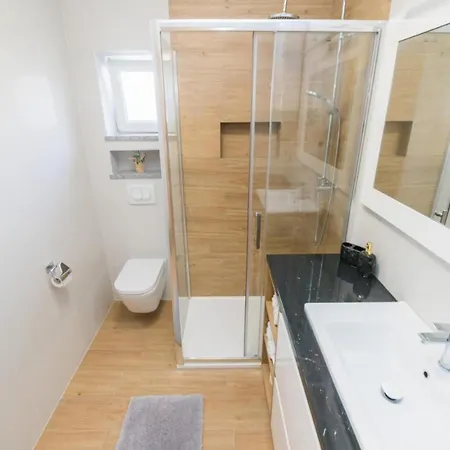 Mihael House - Three Bedroom With Jacuzzi Zadar
