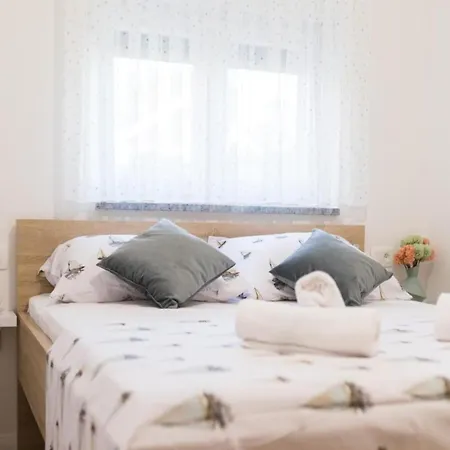 Mihael House - Three Bedroom With Jacuzzi Hébergement de vacances *