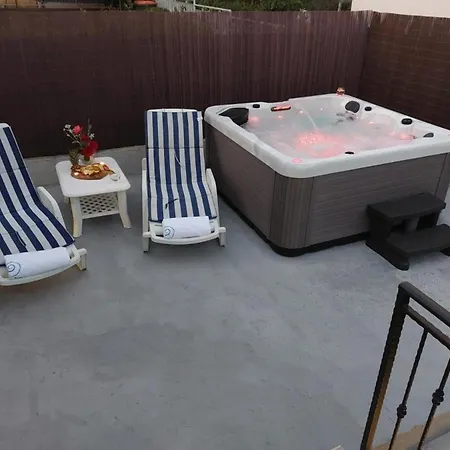Hébergement de vacances Mihael House - Three Bedroom With Jacuzzi Zadar