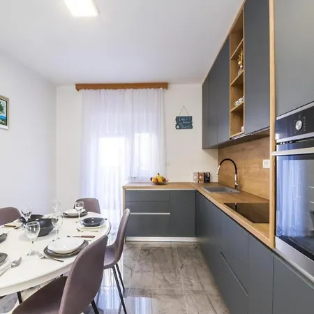 Mihael House - Three Bedroom With Jacuzzi * Zadar