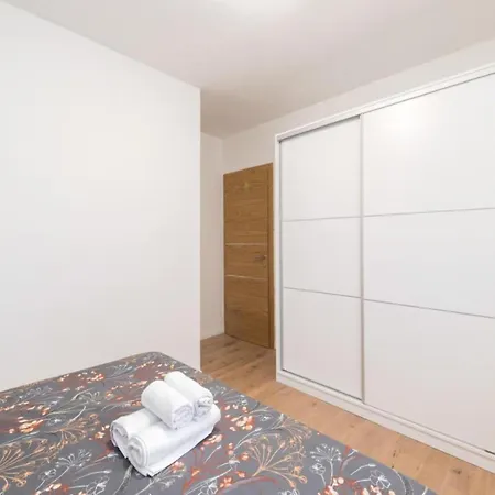 Mihael House - Three Bedroom With Jacuzzi Hébergement de vacances *
