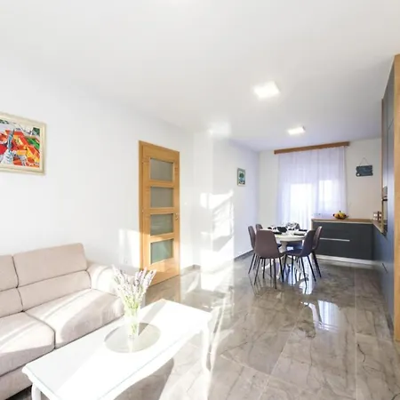 Mihael House - Three Bedroom With Jacuzzi Vakantiehuis Zadar
