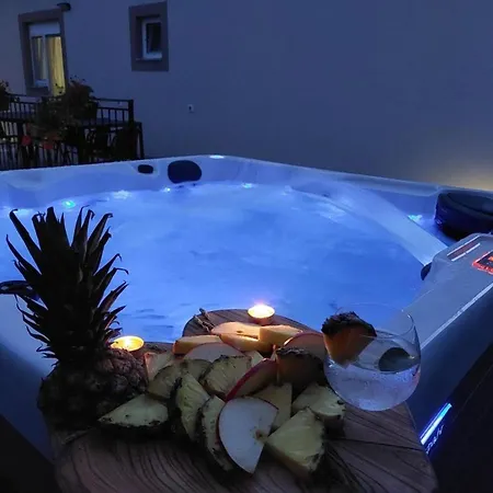 Mihael House - Three Bedroom With Jacuzzi Vakantiehuis Zadar