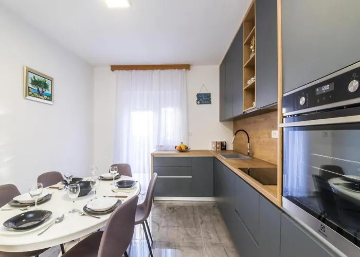 Mihael House - Three Bedroom With Jacuzzi * Zadar