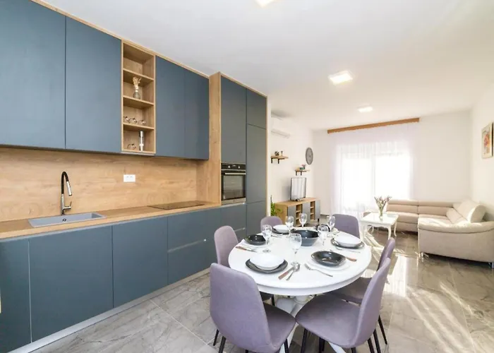 Ferienhaus Mihael House - Three Bedroom With Jacuzzi