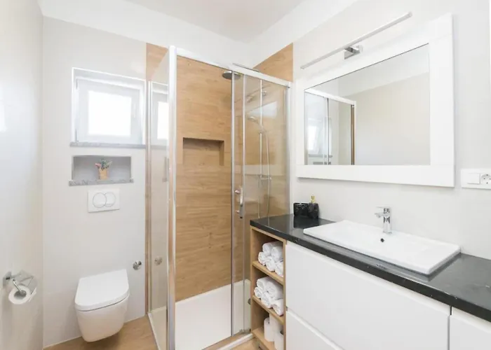 Ferienhaus Mihael House - Three Bedroom With Jacuzzi
