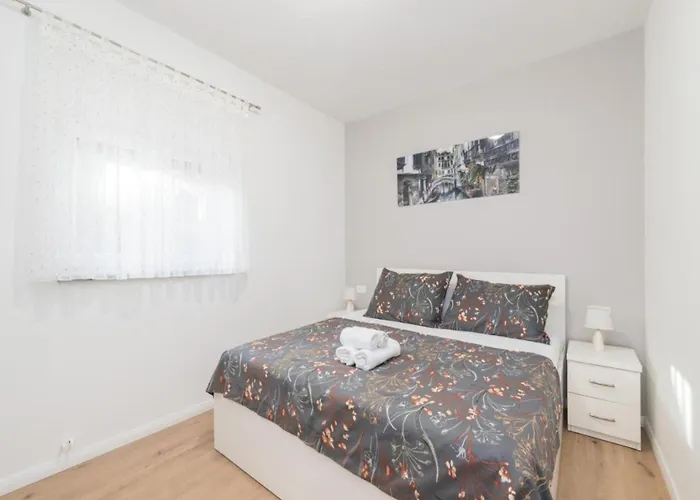 Mihael House - Three Bedroom With Jacuzzi Ferienhaus