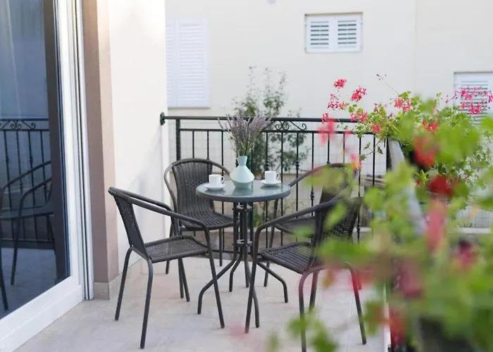 Mihael House - Three Bedroom With Jacuzzi Vakantiehuis *