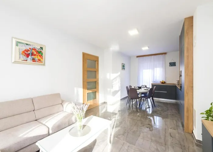 Mihael House - Three Bedroom With Jacuzzi Vakantiehuis Zadar