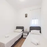 Vakantiehuis Mihael House - Three Bedroom With Jacuzzi Zadar