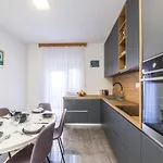Mihael House - Three Bedroom With Jacuzzi * Zadar