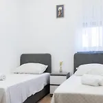 Mihael House - Three Bedroom With Jacuzzi Vakantiehuis