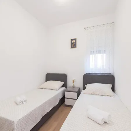 Feriehus Mihael House - Three Bedroom With Jacuzzi Zadar