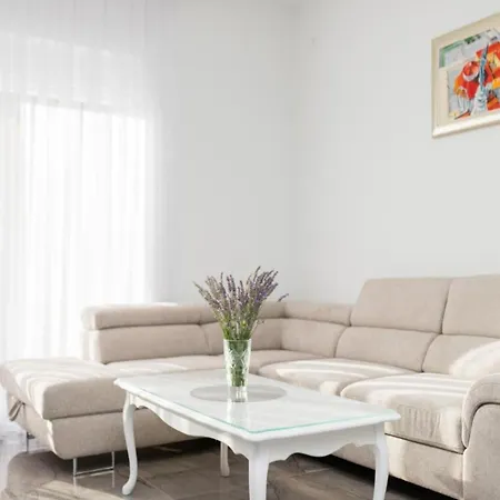 Feriehus Mihael House - Three Bedroom With Jacuzzi