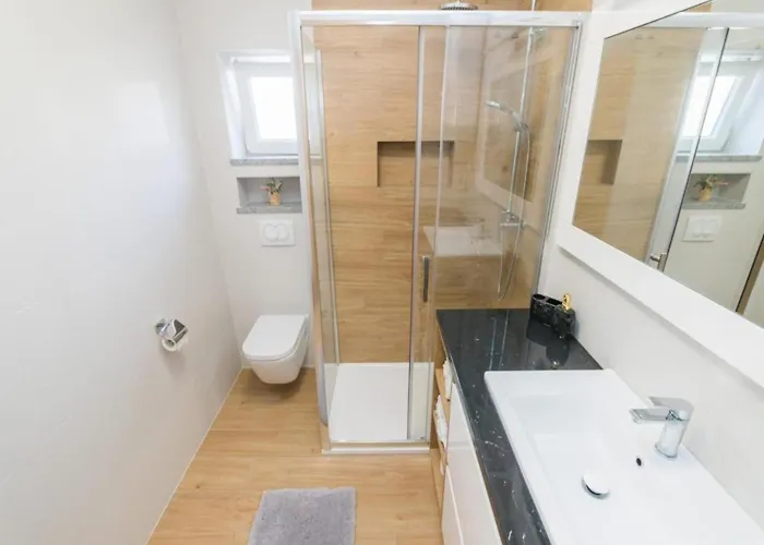Mihael House - Three Bedroom With Jacuzzi Zadar