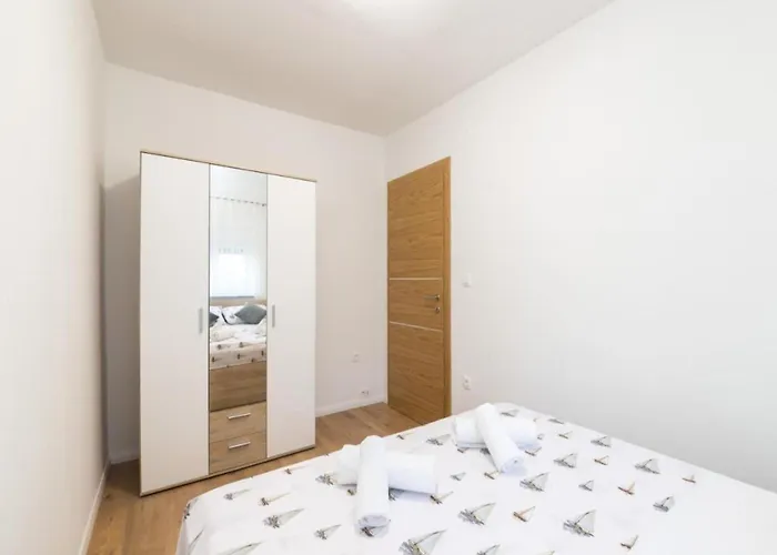 Holiday home Mihael House - Three Bedroom With Jacuzzi
