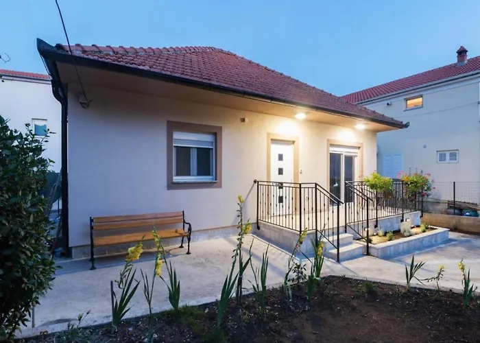Mihael House - Three Bedroom With Jacuzzi Holiday home *