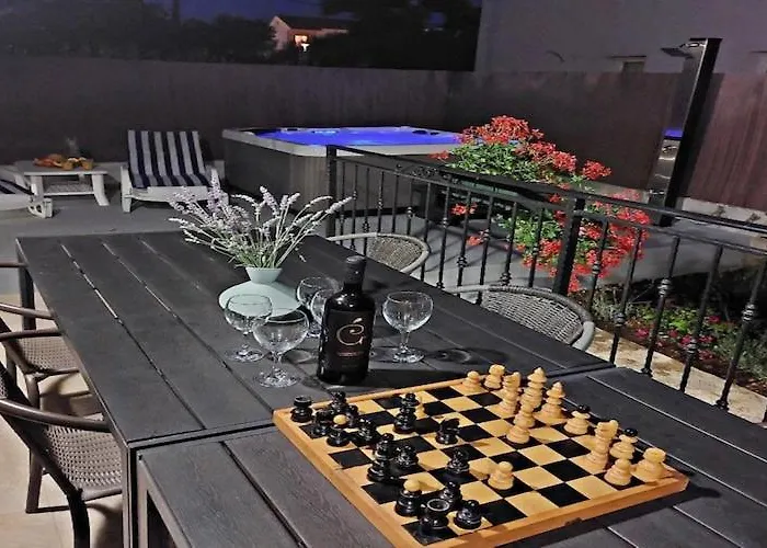 Holiday home Mihael House - Three Bedroom With Jacuzzi *