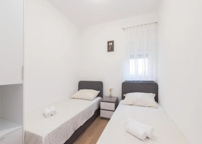 Holiday home Mihael House - Three Bedroom With Jacuzzi Zadar