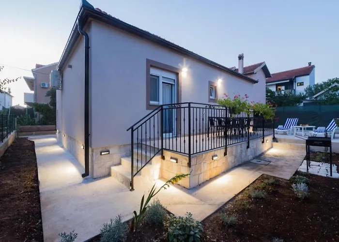 Mihael House - Three Bedroom With Jacuzzi Zadar