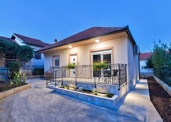 Mihael House - Three Bedroom With Jacuzzi