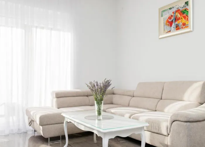 Holiday home Mihael House - Three Bedroom With Jacuzzi